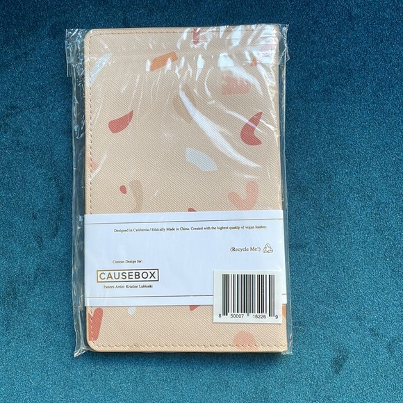 Free with purchase: Glass Laser & Co Travel Wallet - Picture 2 of 3